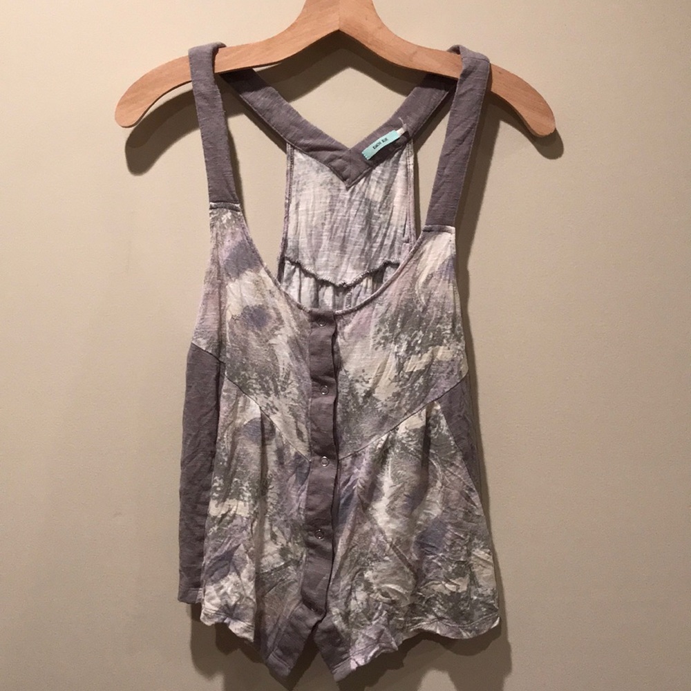 Button down tank
